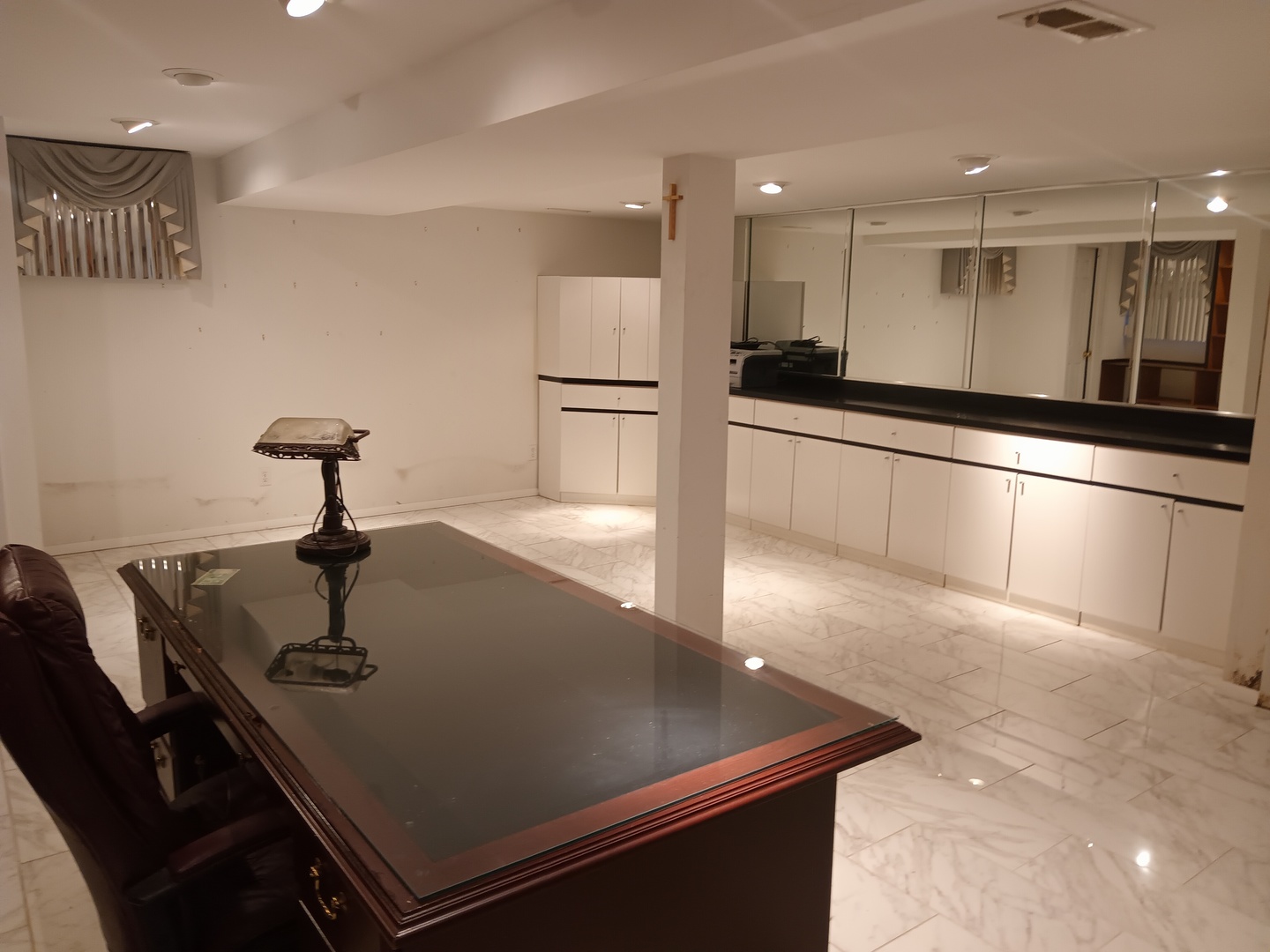410 Highland Road Matteson, IL 60443 - Photo 21 of 27 a kitchen with stainless steel appliances a sink a stove and a refrigerator