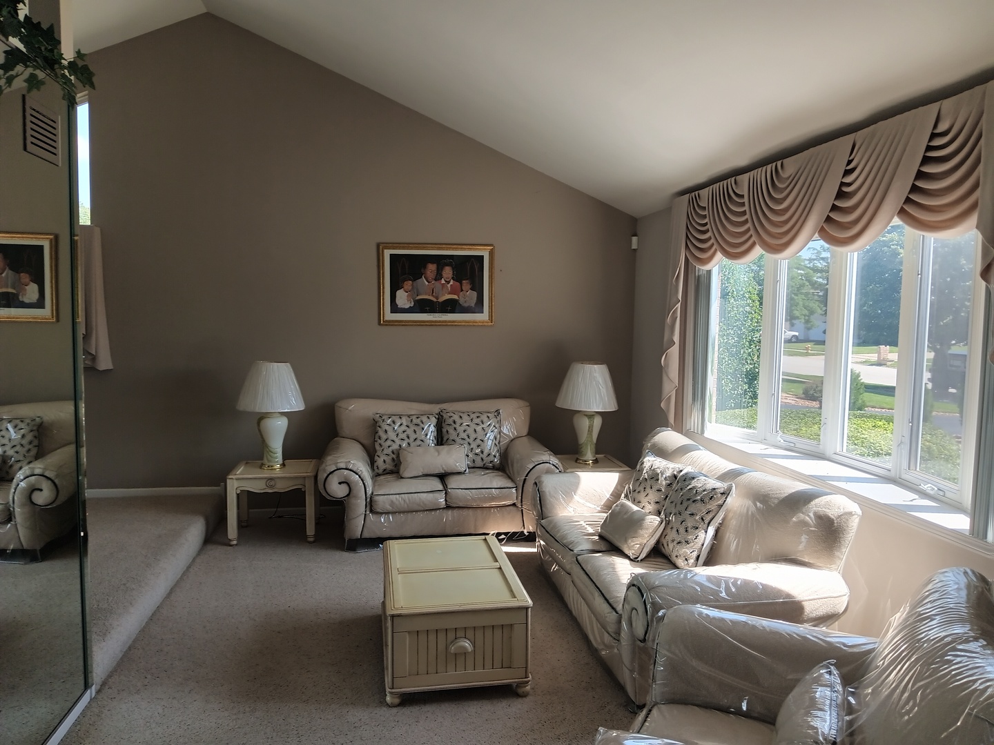 410 Highland Road Matteson, IL 60443 - Photo 4 of 27 a living room with furniture and a large window