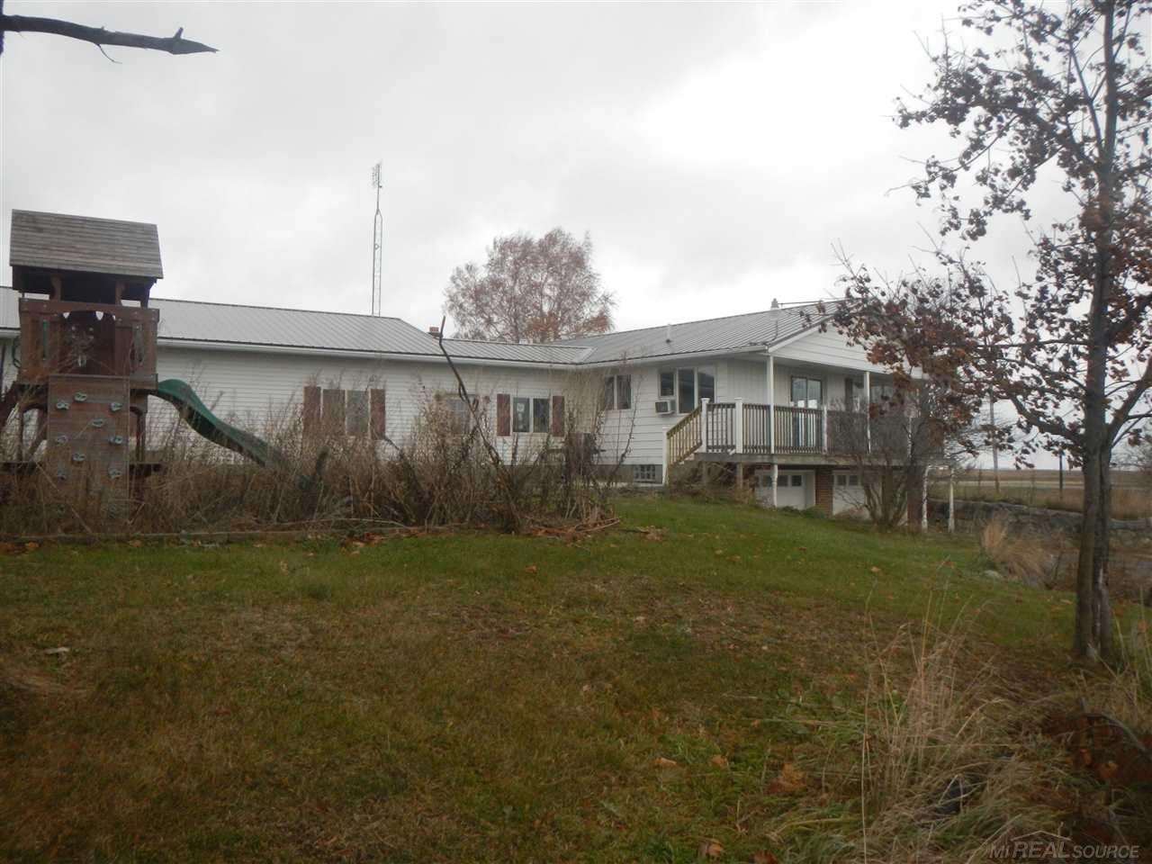 2481 North Ruth Road Deckerville, MI 48427 - Photo 11 of 31 50002683-10.JPG