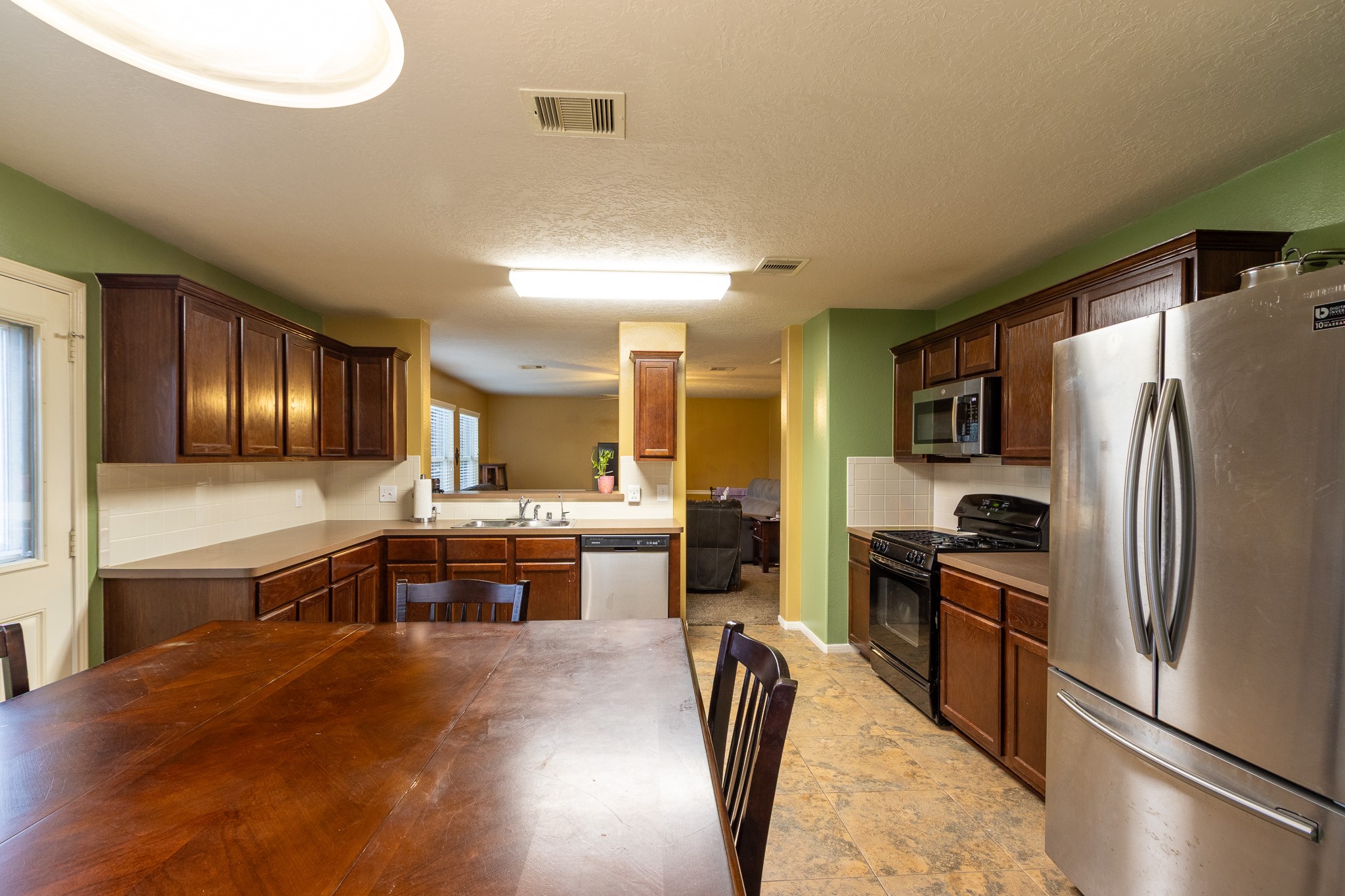 921 Sage Street Baytown, TX 77521 - Photo 12 of 38 Large Eat-in Kitchen