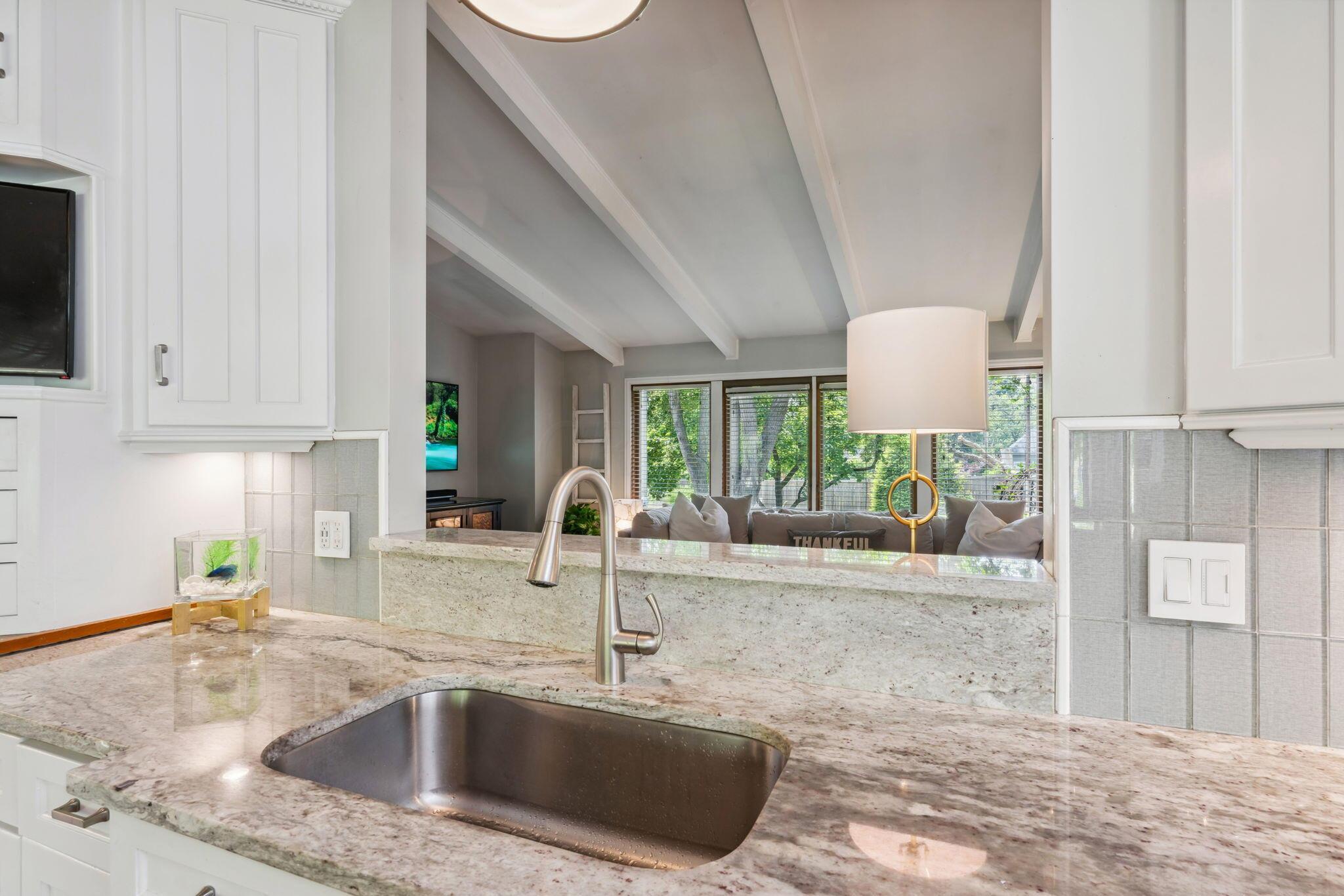 4103 Winfield Road Columbus, OH 43220 - Photo 25 of 91 Kitchen