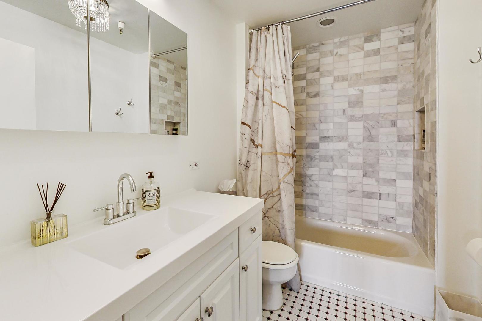 312 North May Street, Unit 5A Chicago, IL 60607 - Photo 24 of 36