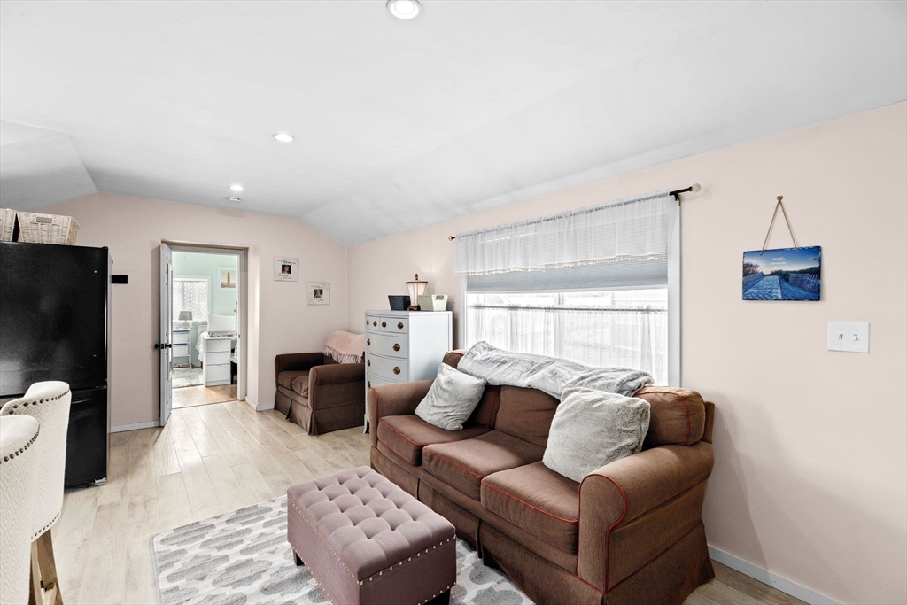 125 R Careswell Street Marshfield, MA 02050 - Photo 8 of 19 Gallery Image 8