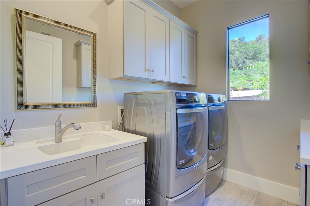 250 Mission Springs Road Arroyo Grande, CA 93420 - Photo 36 of 73 a utility room with dryer and washer