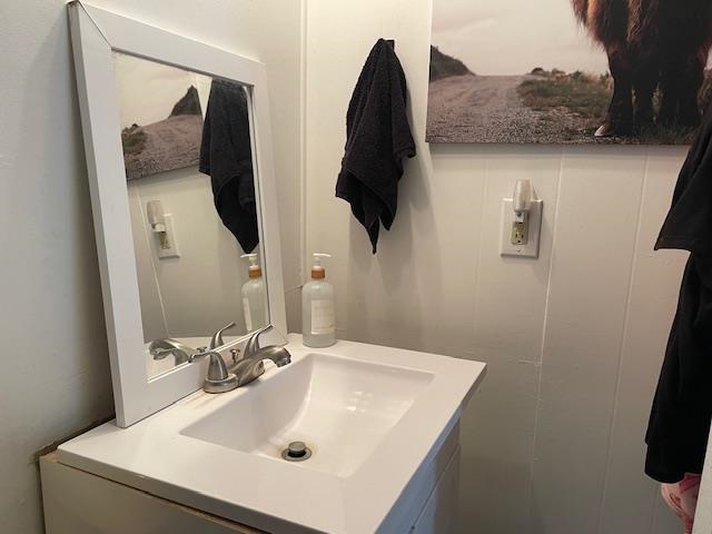 16629 Allison Way, Unit 22 Sonora, CA 95370 - Photo 18 of 31 Bathroom with vanity