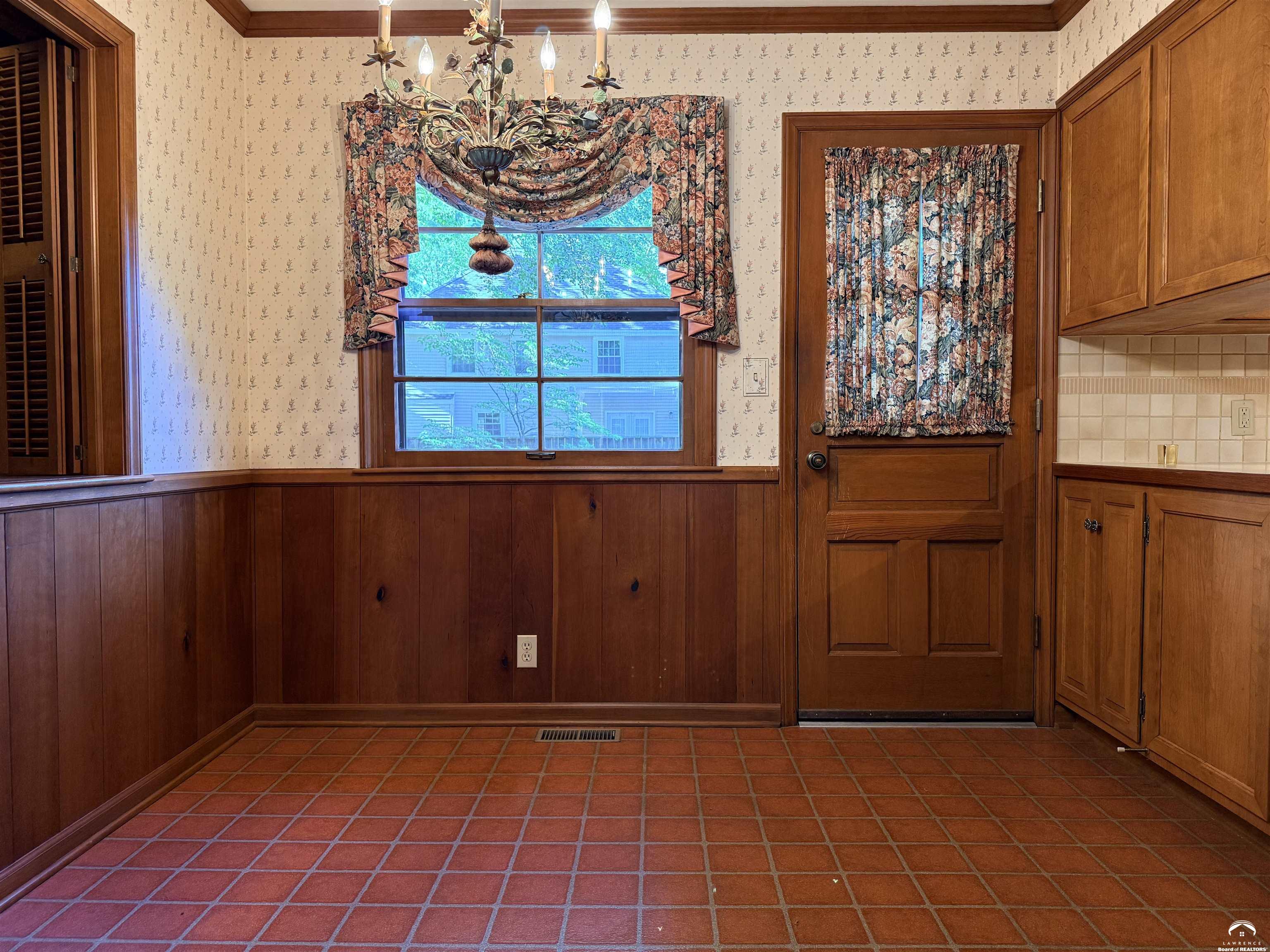 2806 Schwarz Road Lawrence, KS 66049 - Photo 15 of 72