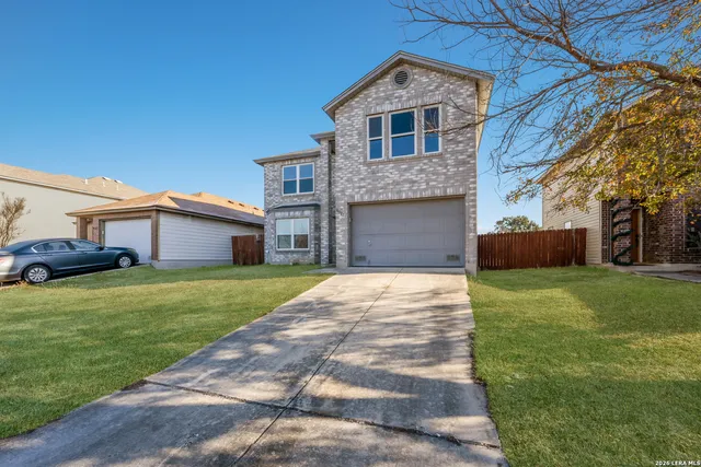 a view of a livingroom with an empty space and a ceiling fan