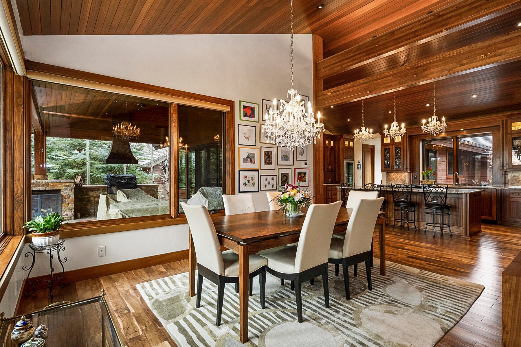 19442 Green Lakes Loop Bend, OR 97702 - Photo 12 of 50 Spacious and open dining area