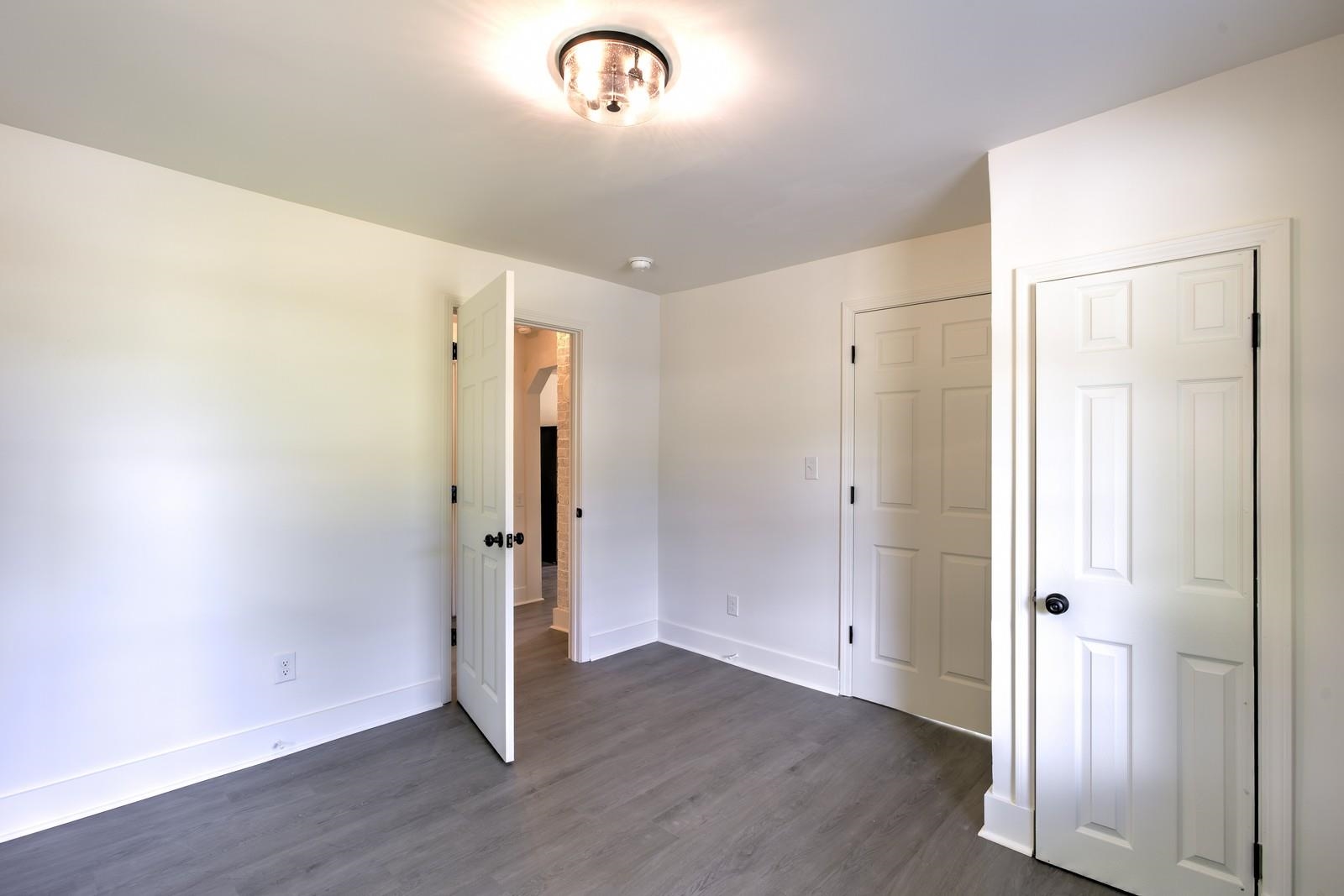 531 West Rutledge Avenue Gaffney, SC 29341 - Photo 8 of 26 Gallery Image 8
