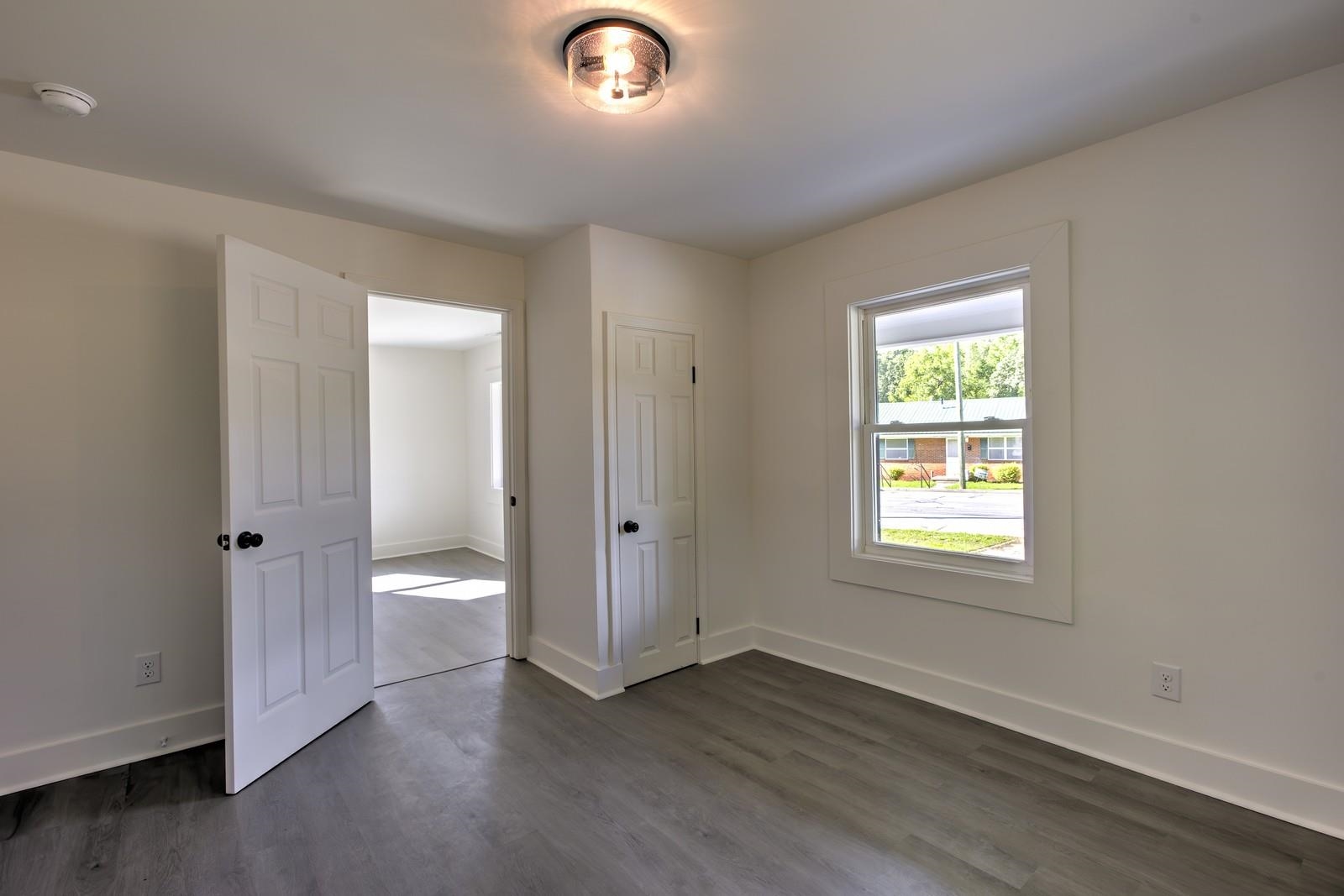 531 West Rutledge Avenue Gaffney, SC 29341 - Photo 9 of 26 Gallery Image 9