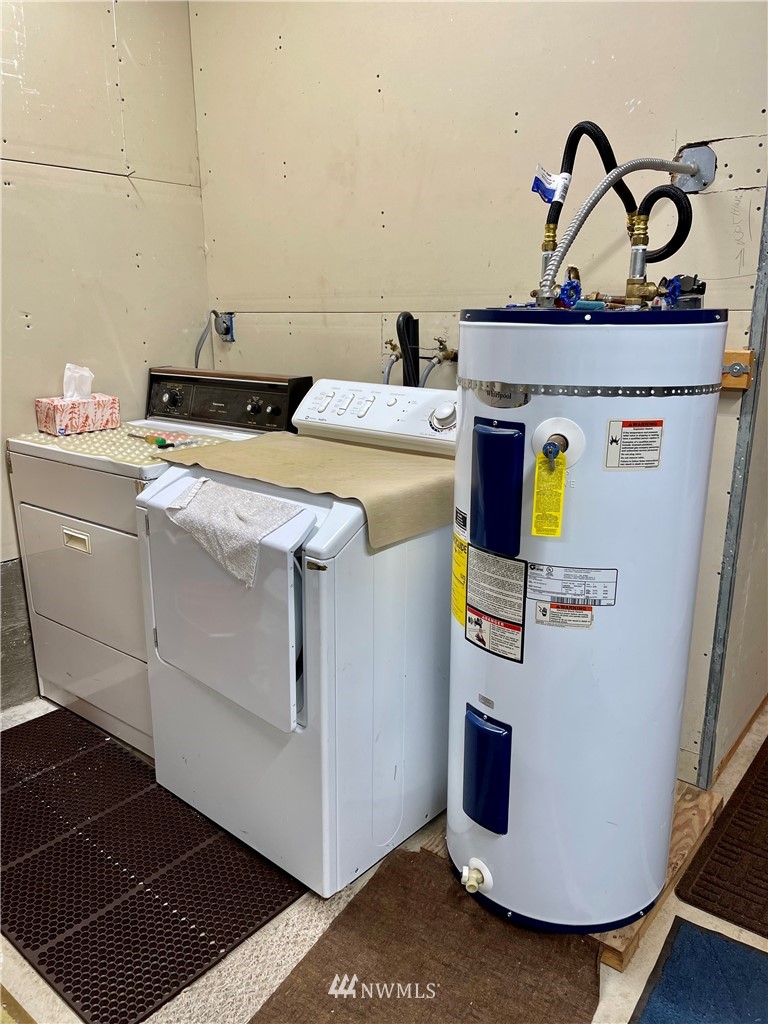 19225 Patterson Road East Orting, WA 98360 - Photo 14 of 34 a utility room with dryer and washer