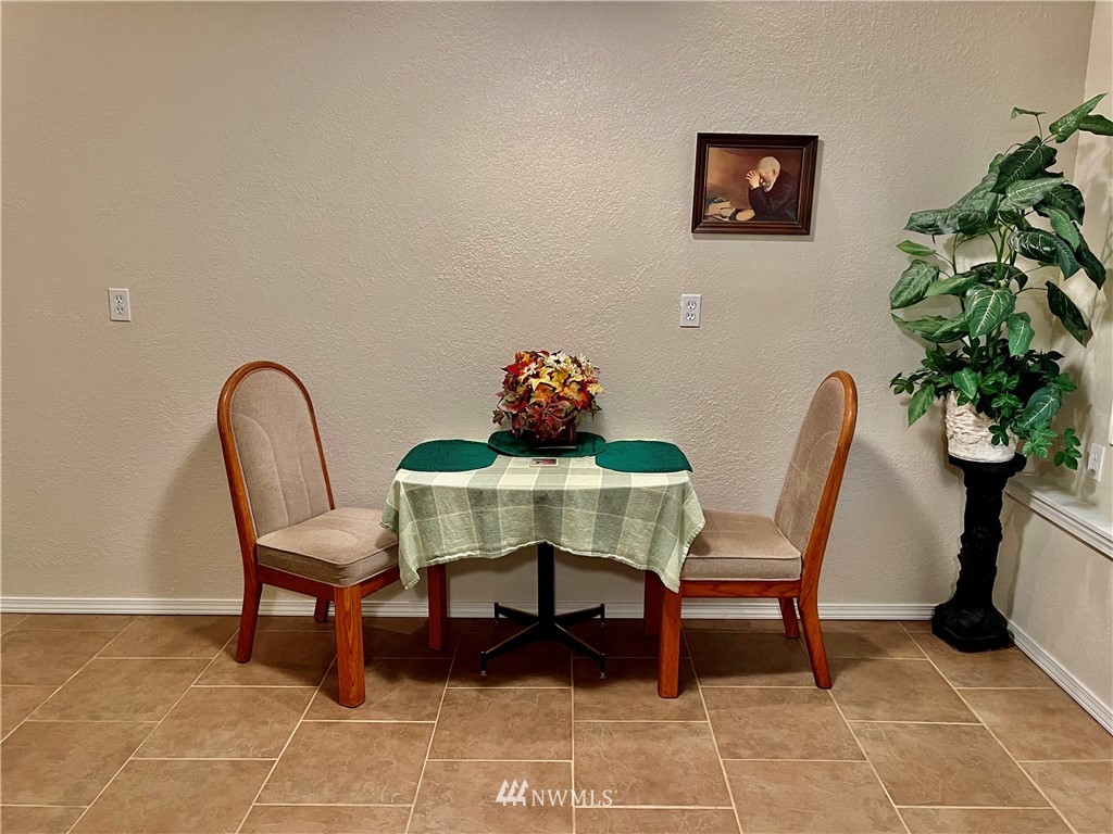 19225 Patterson Road East Orting, WA 98360 - Photo 16 of 34 a dining room with furniture and potted plants