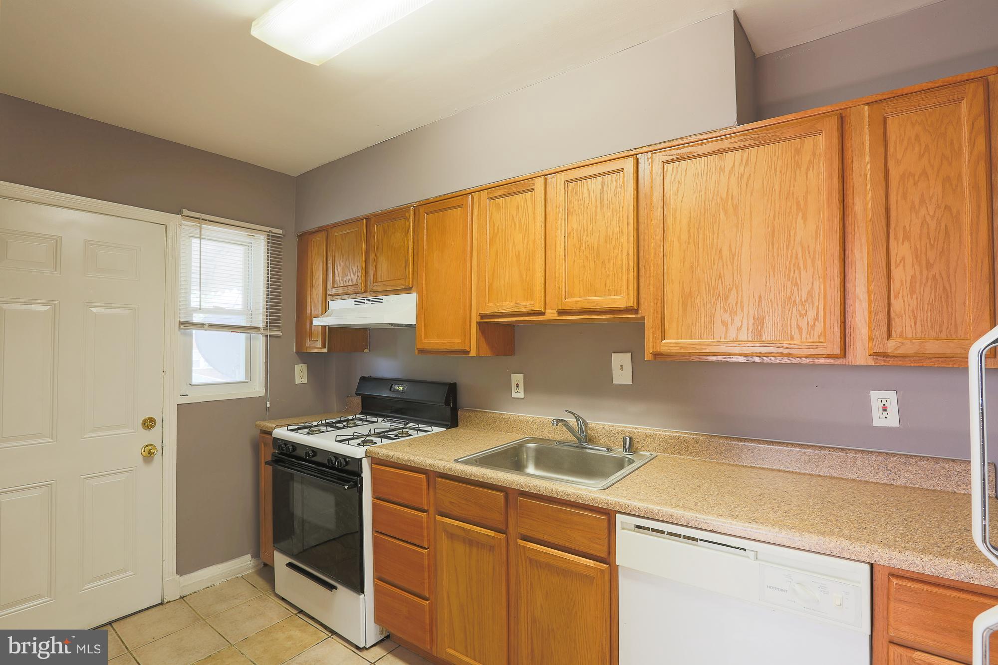 3919 Rokeby Road Baltimore, MD 21229 - Photo 12 of 26 Kitchen