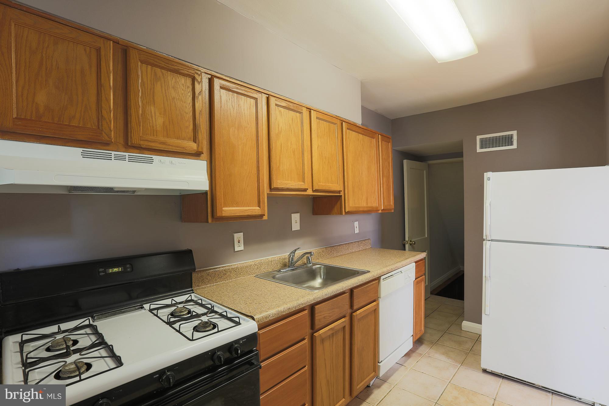 3919 Rokeby Road Baltimore, MD 21229 - Photo 14 of 26 Kitchen