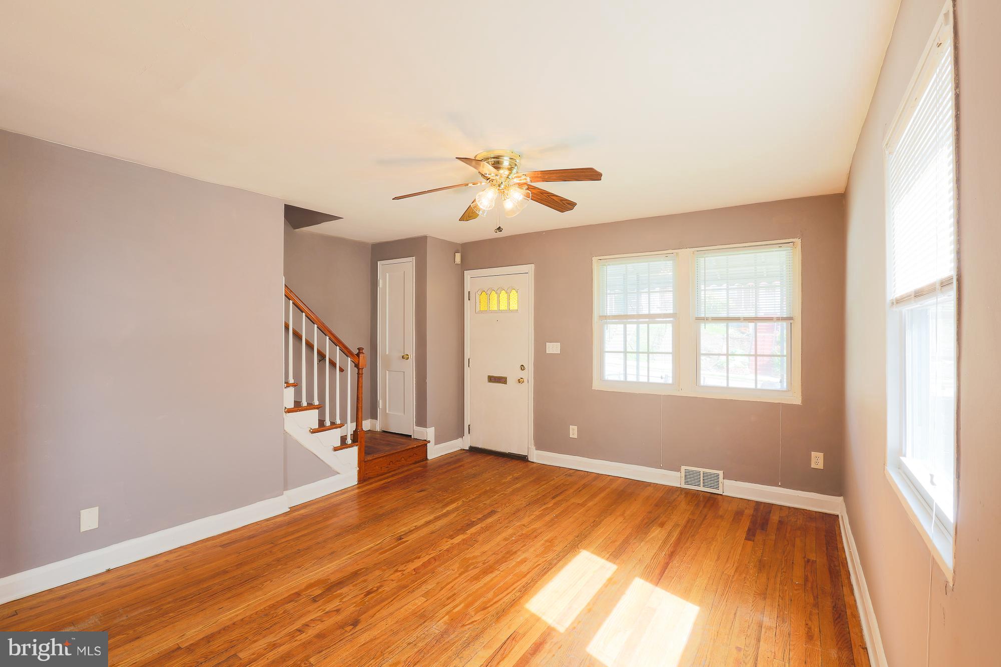 3919 Rokeby Road Baltimore, MD 21229 - Photo 5 of 26 Living Room