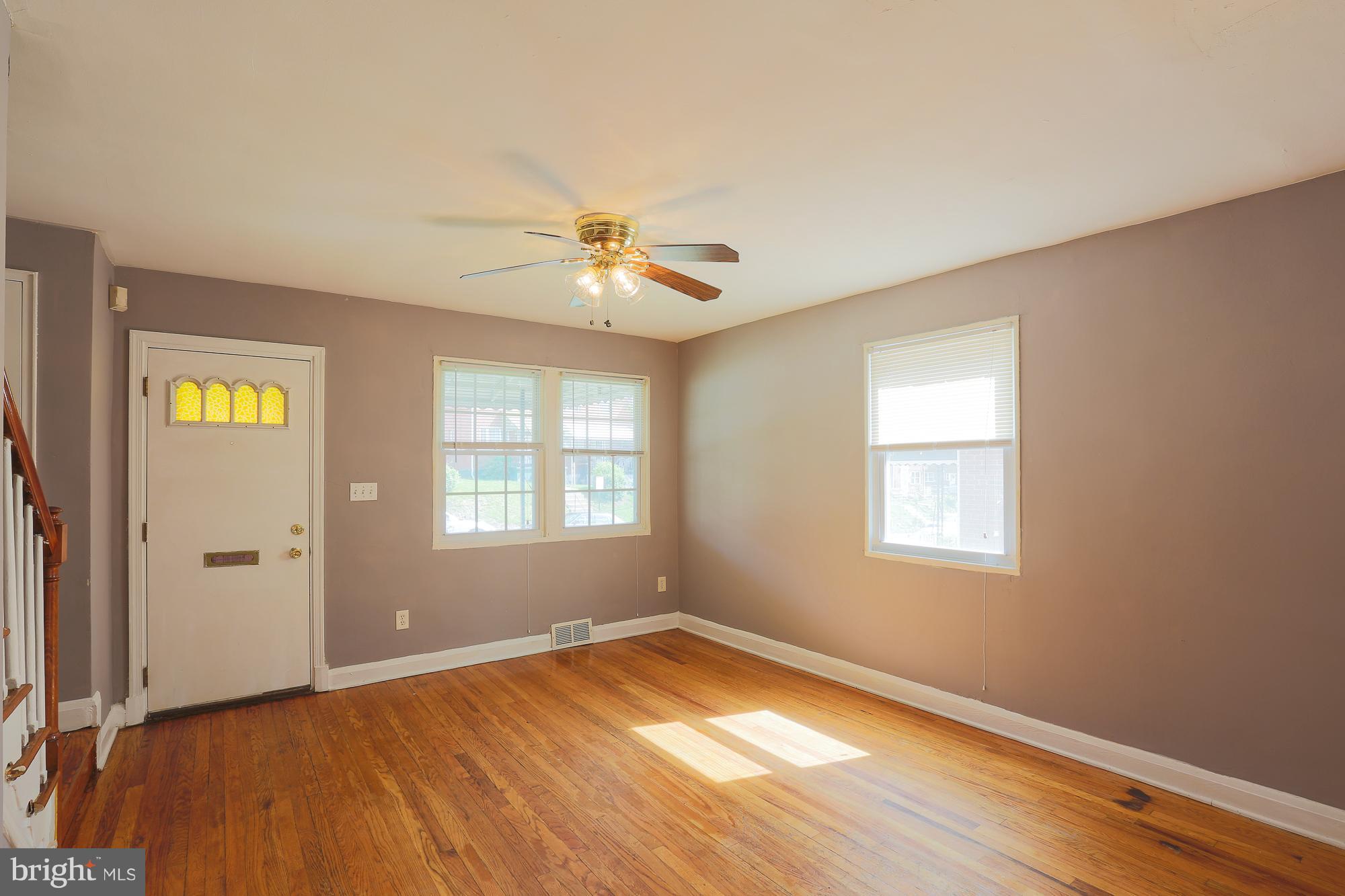 3919 Rokeby Road Baltimore, MD 21229 - Photo 6 of 26 Living Room