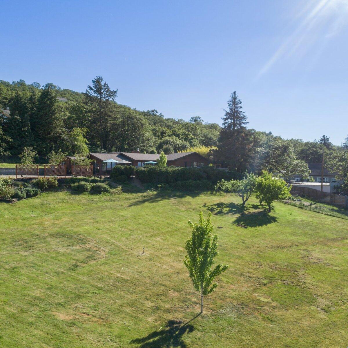 685 South Stage Road Medford, OR 97501 - Photo 2 of 35 02