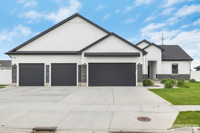 $630,000 | 928 North Greenwillow Lane, Idaho Falls, ID 83401
