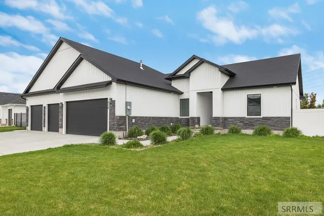 $630,000 | 928 North Greenwillow Lane, Idaho Falls, ID 83401