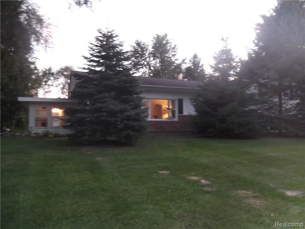 2079 Decker Road Walled Lake, MI 48390 - Photo 2 of 21