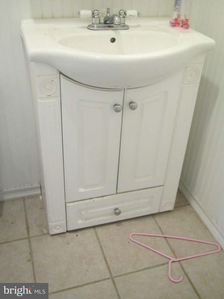 306 Orley Road Baltimore, MD 21228 - Photo 3 of 8 Bath