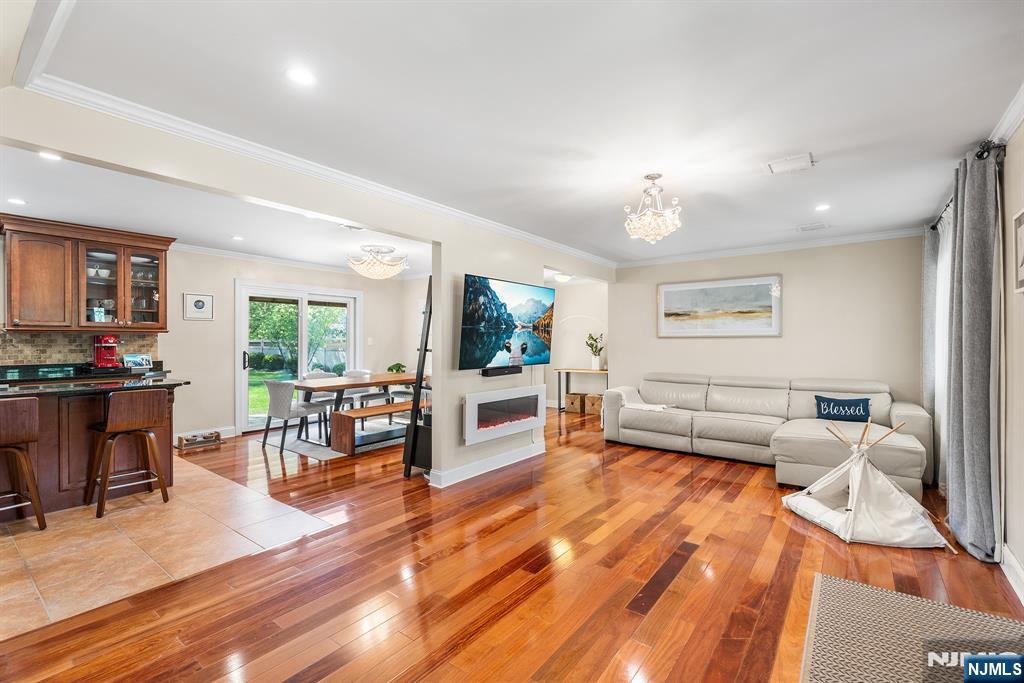 124 Crain Road Paramus, NJ 07652 - Photo 4 of 48
