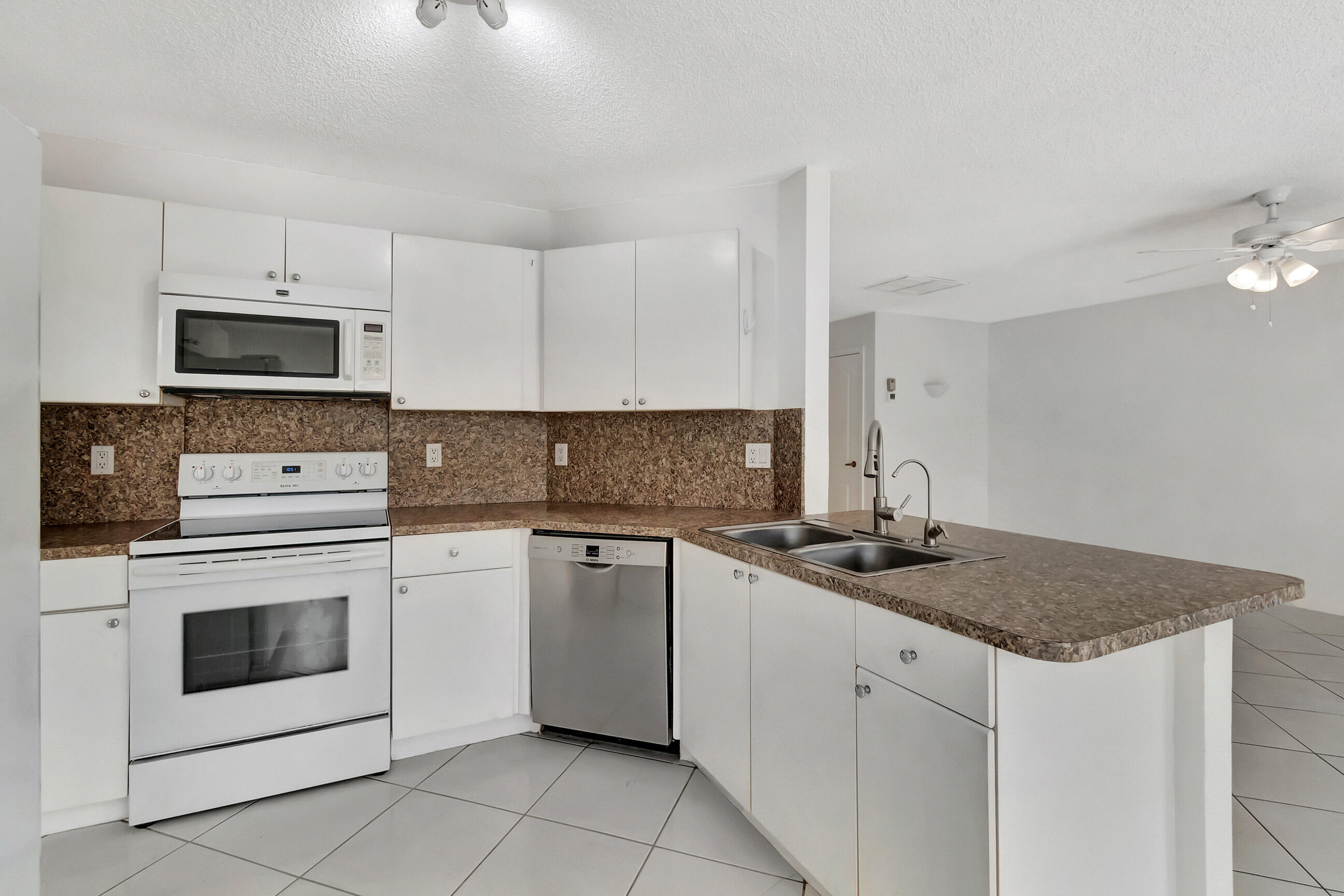 8895 Sonoma Lake Boulevard Boca Raton, FL 33434 - Photo 20 of 53 DSC_7827