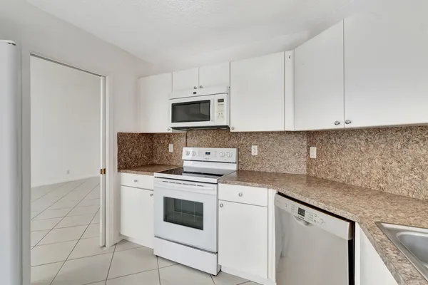 $5,000 | 8895 Sonoma Lake Boulevard, Boca Raton, FL 33434