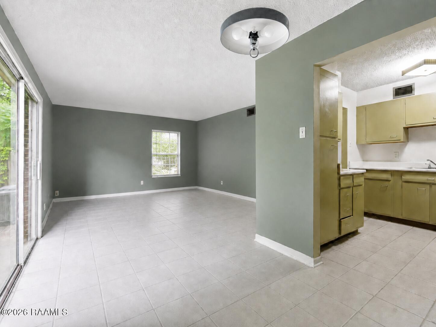 131 Butcher Street, Unit A Lafayette, LA 70503 - Photo 3 of 10 f79d1a4c-b789-47dd-ac25-1e8e9bca8714