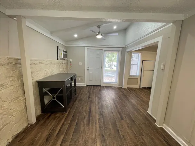 $795 | 2008 Sanguinet Street, Fort Worth, TX 76107