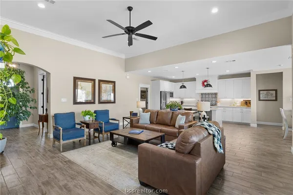 $639,900 | 3222 Hunters Crossing, Bryan, TX 77808
