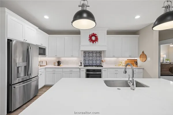 $639,900 | 3222 Hunters Crossing, Bryan, TX 77808