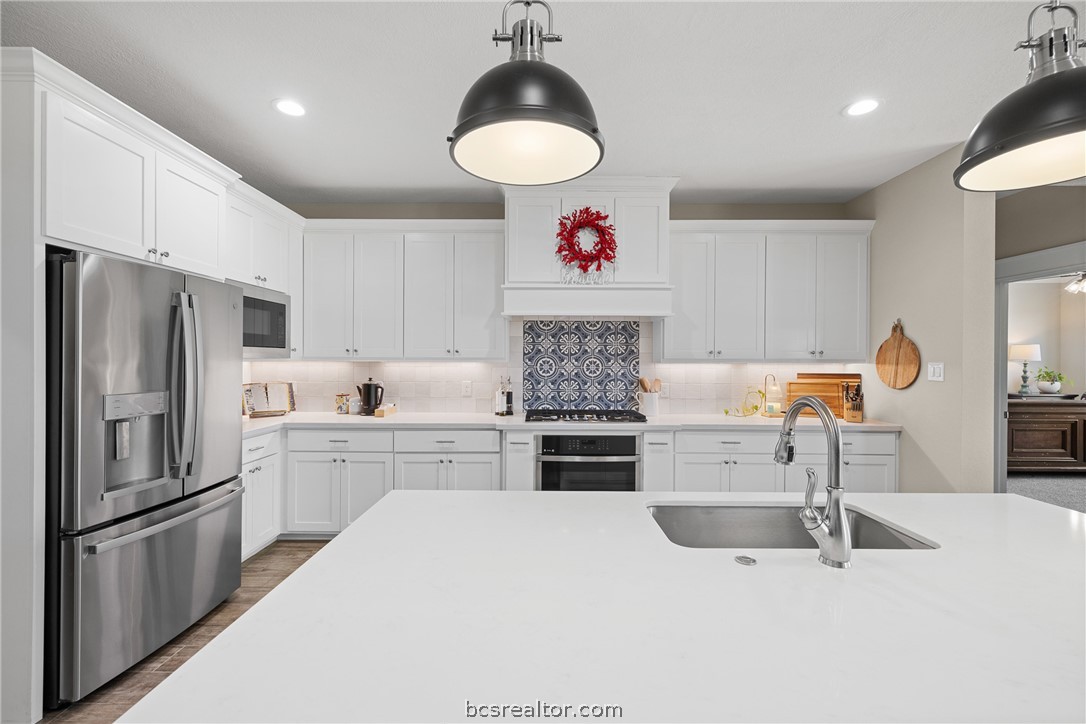3222 Hunters Crossing Bryan, TX 77808 - Photo 12 of 44 Kitchen