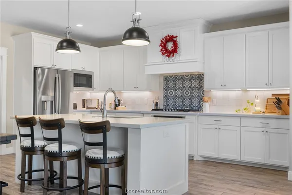 $639,900 | 3222 Hunters Crossing, Bryan, TX 77808