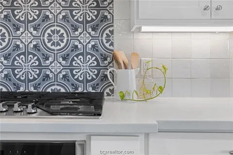 a close view of sink and tap