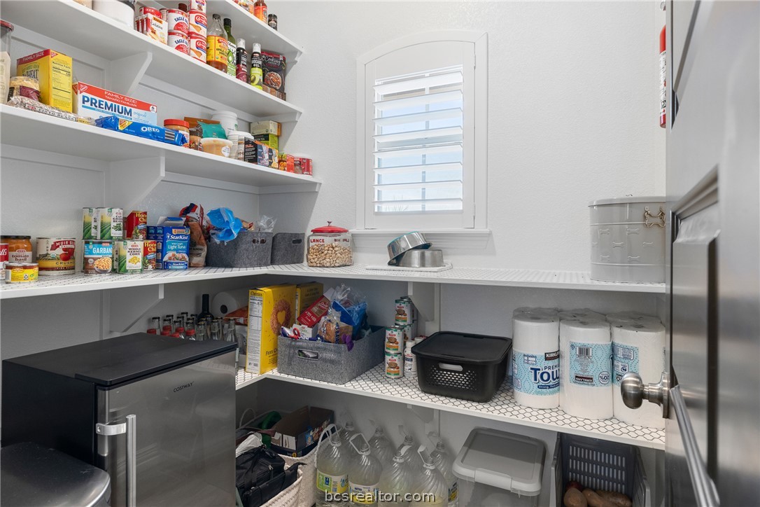 3222 Hunters Crossing Bryan, TX 77808 - Photo 17 of 44 Pantry