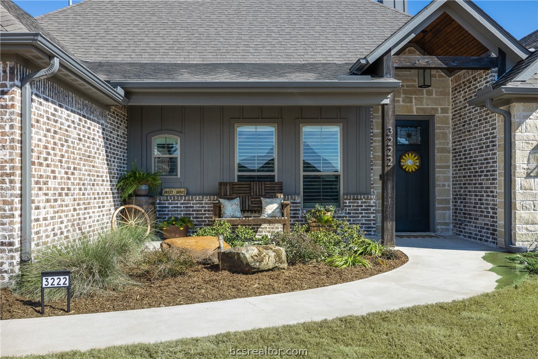 3222 Hunters Crossing Bryan, TX 77808 - Photo 2 of 44 Exterior front.