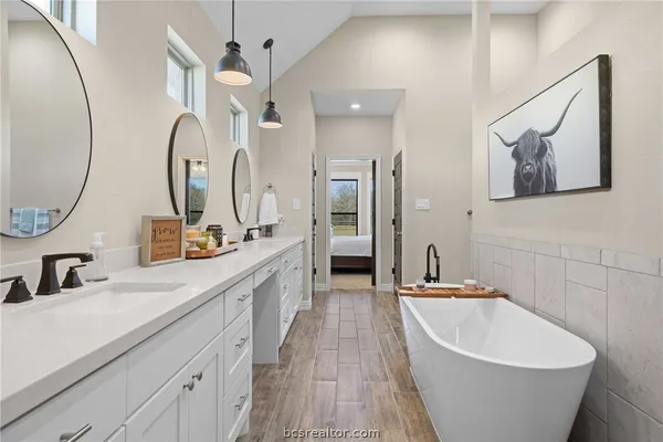 $639,900 | 3222 Hunters Crossing, Bryan, TX 77808