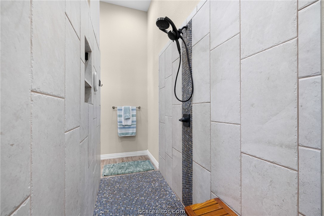3222 Hunters Crossing Bryan, TX 77808 - Photo 24 of 44 Walk thru master shower.