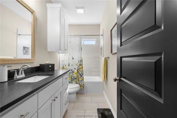 $639,900 | 3222 Hunters Crossing, Bryan, TX 77808