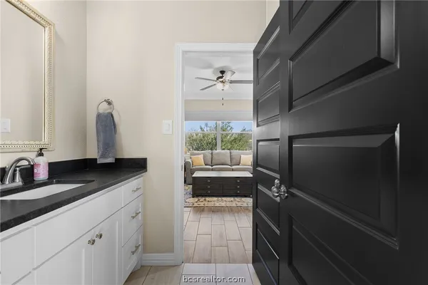 $639,900 | 3222 Hunters Crossing, Bryan, TX 77808