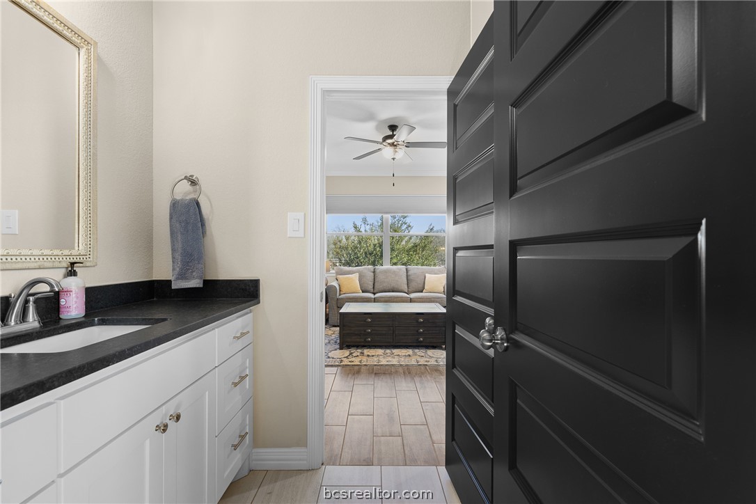 3222 Hunters Crossing Bryan, TX 77808 - Photo 31 of 44 Bathroom Vanity area of Hollywood Bath.