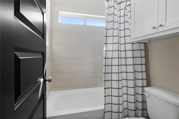 $639,900 | 3222 Hunters Crossing, Bryan, TX 77808