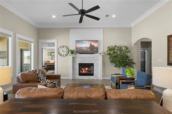 $639,900 | 3222 Hunters Crossing, Bryan, TX 77808