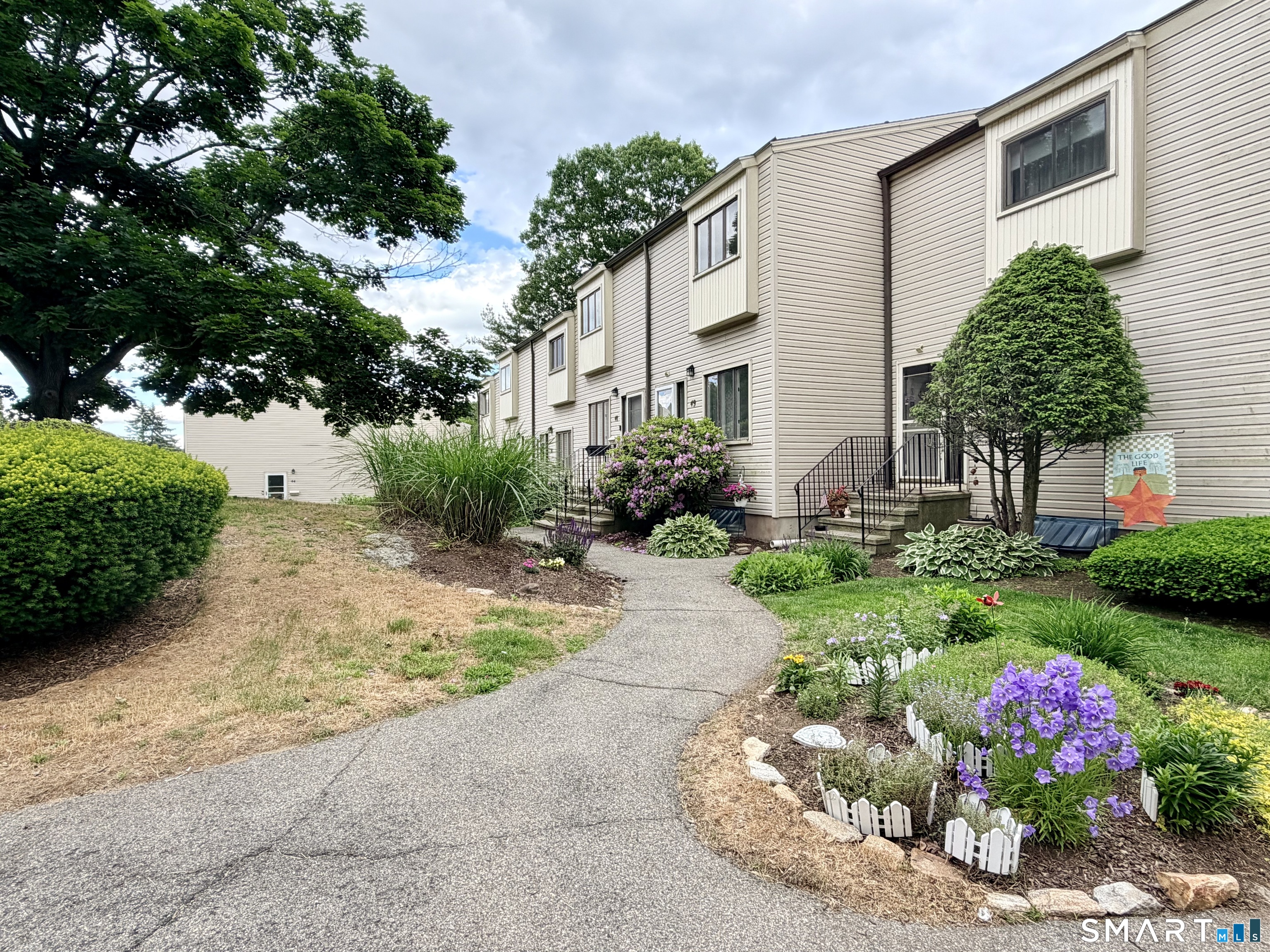 715 Frenchtown Road, Unit 49 Bridgeport, CT 06606 - Photo 3 of 28
