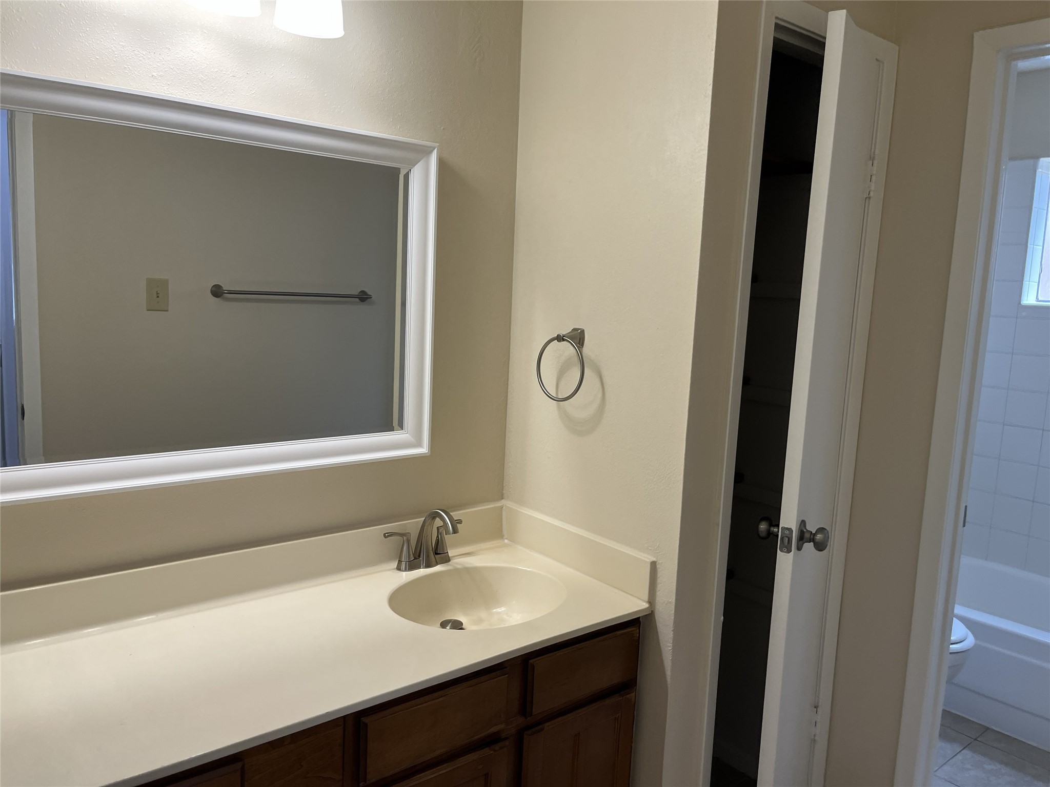 21310 Bridgepoint Lane Spring, TX 77388 - Photo 8 of 8 Hall bath