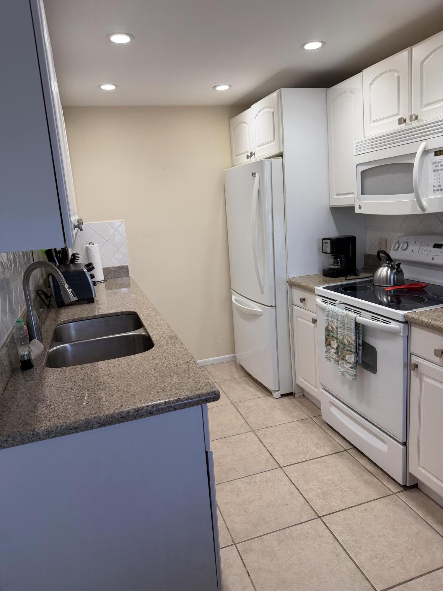 2029 Exeter Boca Raton, FL 33434 - Photo 3 of 20 IMG_1921