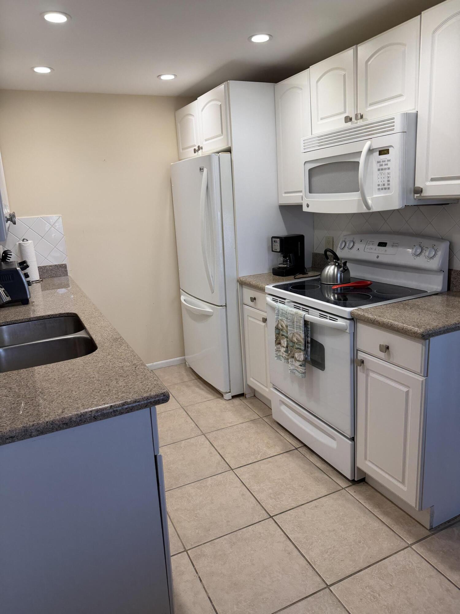 2029 Exeter Boca Raton, FL 33434 - Photo 4 of 20 IMG_1920