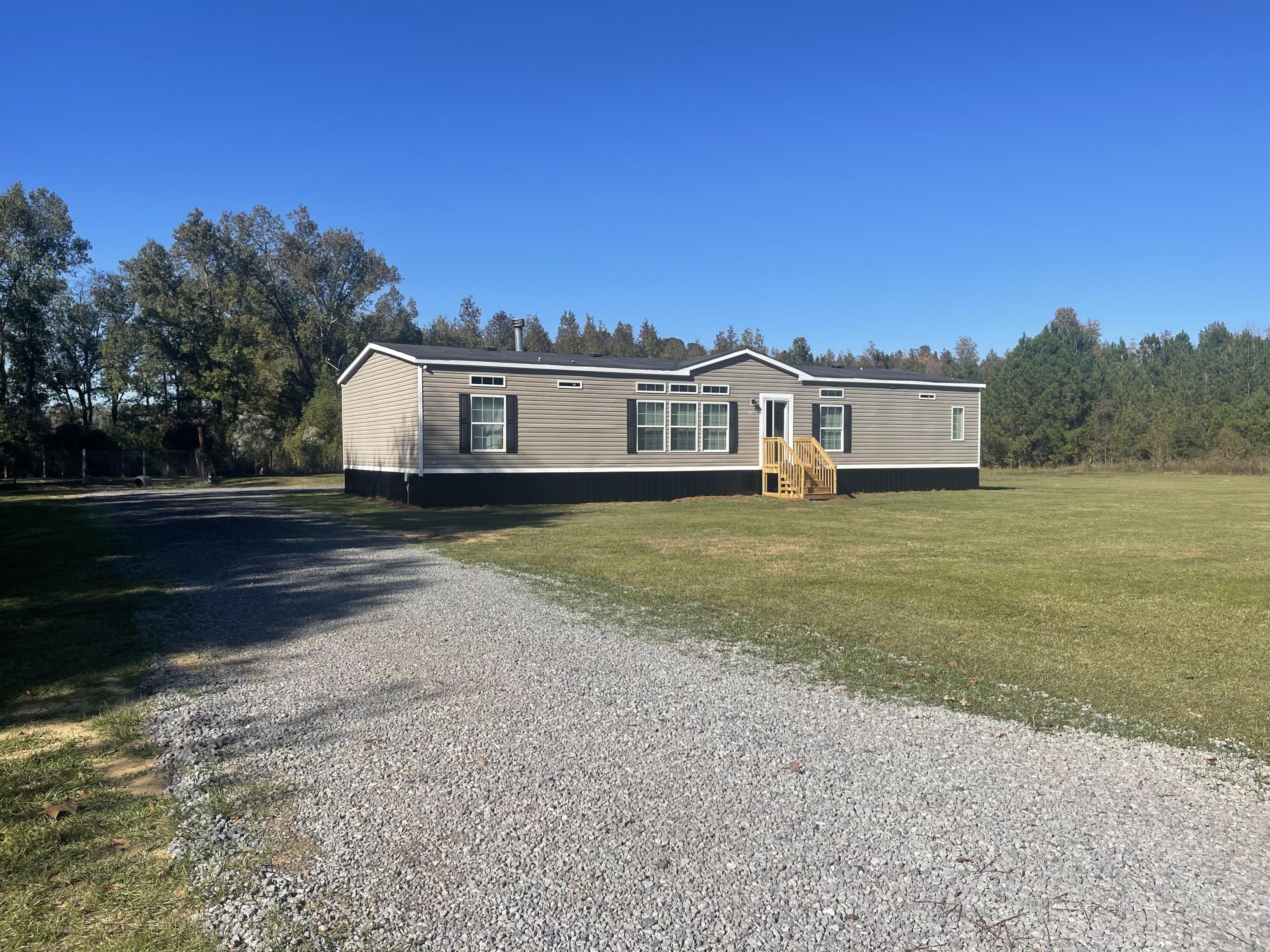 385 Bachelor Hill Road Walterboro, SC 29488 - Photo 4 of 30 EA281CD8-6B10-42D8-B2F5-7FF3A5BDDE5D