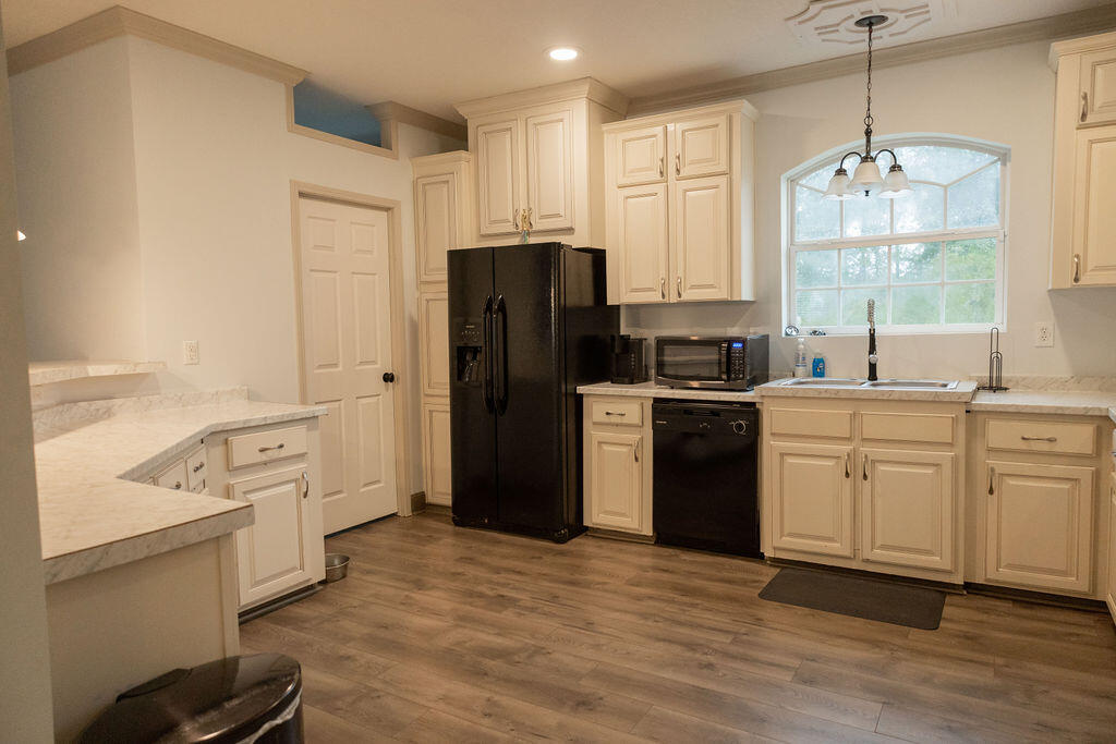 385 Bachelor Hill Road Walterboro, SC 29488 - Photo 10 of 30 Kitchen